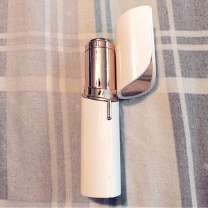 Electric Facial Hair Remover Flawless Finish White/Gold Battery Operated